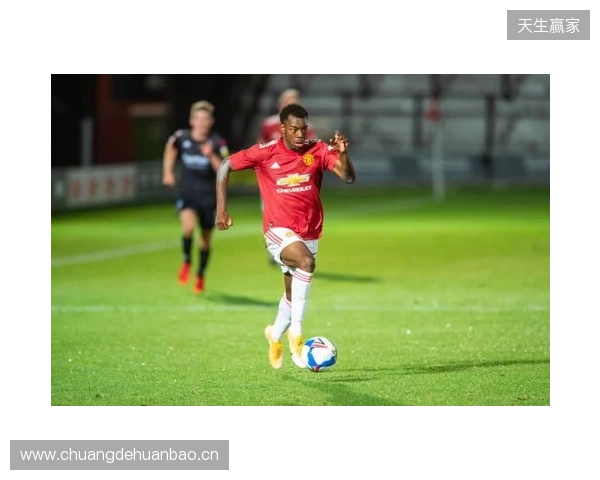 陕西联合官宣：27岁瑞典籍身高1米85中场伊兰杜斯特正式加盟球队